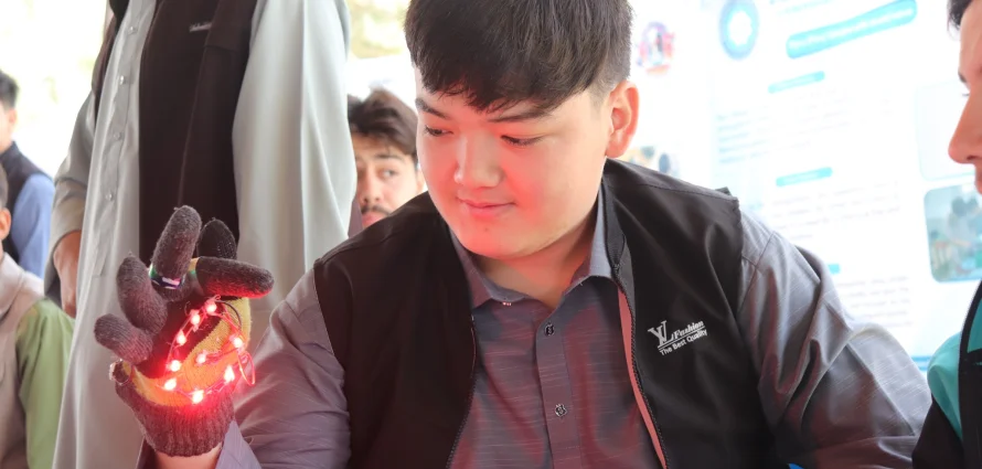 Afgan-Türk Eğitim Okulları Şibirgan Erkek Lisesi'nin bilim sergisi