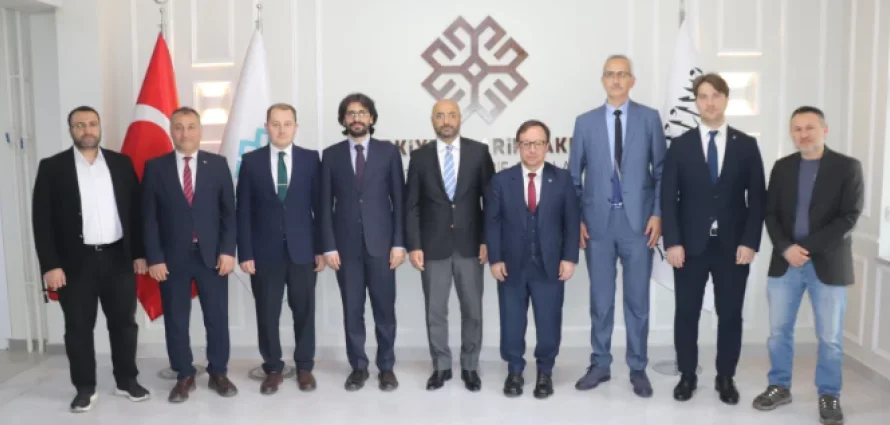 Türkiye Cumhuriyeti Kabil Büyükelçiliği Maslahatgüzarı ve Misyon Şefi Sayın Sadin Yıldız, Afganistan Türkiye Maarif Vakfı Başkanlığına resmî bir ziyaret gerçekleştirmiştir.