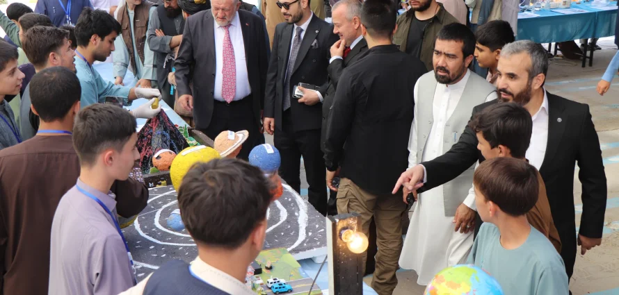 Mezar-ı Şerif Erkek Lisesi Afgan-Türk Eğitim Okulları Bilim Sergisi